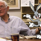 Robert Bob Givens y su famoso conejo.