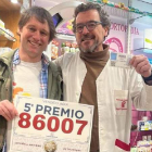 Lotero y farmacéutico celebraron el pellizco. DL