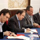 Ángel Hernández, Juan Vicente Herrera, Jesús Terciado y Agustín Prieto suscribieron la constitución