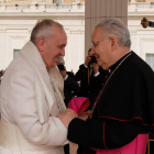 El papa Francisco junto al obispo de León, Julián López.