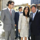 Juan Martínez Majo, Silvia Clemente y Antonio Silván, ayer, en su visita a Coyanza.
