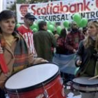 Un grupo de argentinos en Canadá protesta por las medidas del corralito