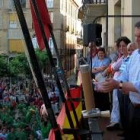 El alcalde, José Manuel Lora, lanza el chupinazo inaugural