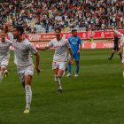 El gol anotado por Trigueros sentenció el partido en la segunda mitad a favor de la Cultural frente al Fuenlabrada, con un Reino de León volcado con su equipo. MIGUEL F.B.