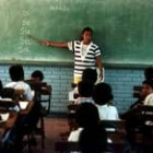 Una profesora imparte clase a los alumnos de una escuela rural de Nicaragua