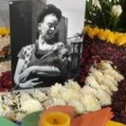 Fotografía de la pintora en un acto por el cincuentenario de su muerte