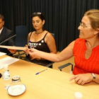 El alcalde de Ponferrada, ayer con las presidentas de personas sordas y de Abaces.