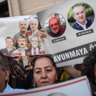 Manifestación en Estambul en julio del 2017 en apoyo a los periodistas del periódico Cumhuriyet, condenados hoy a prisión bajo cargos de terrorismo.