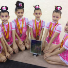 Paula Serrano, Olatz, Amalia, Irene, Paula e Inés, con la medalla de oro lograda en el Nacional.