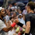 Fernando Verdasco y Andy Murray se saludan tras el partido.
