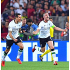 Wijnaldum celebra el segundo gol del Liverpool a la Roma. E. FERRARI