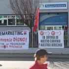 Teleperformance vivió ayer una nueva jornada de huelga. L. DE LA MATA