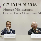 El presidente del Bundesbank, Weidmann, con el ministro alemán de finanzas, Schauble. K. MAYAMA