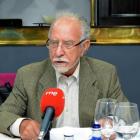 El escritor leonés José María Merino.