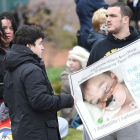 Manifestación contra la desconexión del bebé Alfie Evans, este lunes.