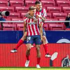 Llorente y Correa sentenciaron la victoria del Atlético con sendos dobletes ante el Eibar. R. JIMÈNEZ