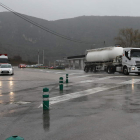 Camiones circulando por la actual N-120 al Barco.