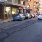 El parche quedó unos centímetros por encima de la calzada.