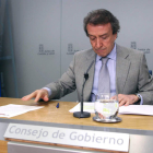 El consejero de la Presidencia, José Antonio De Santiago-Juárez durante el consejo de ayer.