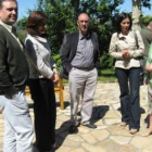 Jorge Peña, en el centro con la comisionada autonómica de la droga, y con otros directores de centro