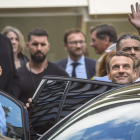 Macron se sube en un coche después de participar en una reunión de su formación. C. PETIT TESSON