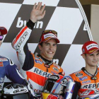 Márquez, Lorenzo y Pedrosa posan tras lograr la primera, segunda y tercera posición, respectivamente, en los entrenamientos del GP de España.