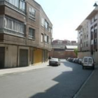 Vista general de la calle, donde se mantiene un negocio de imprenta