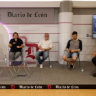 Jerónimo Fernández, María Jesús Muñiz, Miguel Martínez, Mario Gómez y Óscar García, durante la mesa redonda. RAMIRO