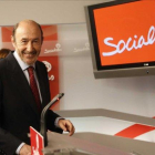 Alfredo Pérez Rubalcaba, durante una comparecencia en la sede del PSOE, a mediados del 2014.