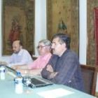 El escritor Joaquín Cuevas Aller, en el centro, en la presentación de su libro en Madrid