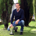 Valdés posa con el trofeo ‘Guruceta’ al mejor árbitro de Segunda División.