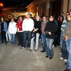 Los vecinos del pueblo escuchan el pregón del director del Diario de León
