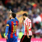 El delantero argentino del FC Barcelona Lionel Messi celebra su gol ante el Athletic, el segundo del equipo, durante el partido de la vigésima primera jornada de Liga que disputan en el estadio Camp Nou de Barcelona.