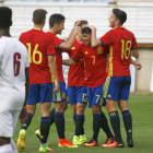 Los futbolistas españoles celebran el gol. F. OTERO PERANDONES