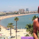 David Hasselhoff, en la playa de la Barceloneta, en el 2014, en una foto que colgó en su perfil de Twitter.