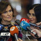La vicepresidenta, Carmen Calvo y la ministra de Política Territorial, Carolina Darias.