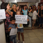 Trabajadores de Elmar, ayer, en la sede de los sindicatos en la capital leonesa.