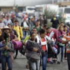 Unos 150 centroamericanos  integrantes de la primera caravana migrante que entro a Mexico el 19 de octubre  llegaron  al central estado mexicano de Puebla donde manana domingo esperaran a unas 4 500 personas que se quedaron en distintos municipios del est