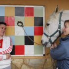 Jorge toma confianza con el caballo en su primer permiso después de ocho años.