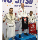 Jonathan de Abajo luce su medalla de plata.