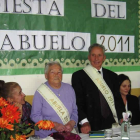 Los dos galardonados con el título de ‘Abuelos de las Ventas’, tras la imposición de bandas.