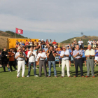 Leoncio García, rodeado de los mejores luchadores de hoy y de siempre, llevó al centro del corro el trofeo en honor a su hermano: el de la Nobleza en la Lucha.