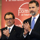 Artur Mas y el rey durante la entrega de unos premios del mundo de la empresa.