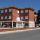 Fachada del CEIP Órbigo, en Carrizo de la Ribera.