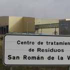 Aspecto de la planta de tratamiento de residuos desde su acceso.