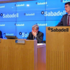 El consejero delegado de Banco Sabadell, Jaume Guardiola, ayer durante la rueda de prensa. DL