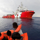 El barco Vos Hestia durante una operación de rescate.