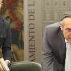 José María López Benito y Agustín Rajoy, ayer en la rueda de prensa de los presupuestos.