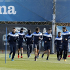 Los jugadores del Espanyol, en un entrenamiento en Sant Adrià.