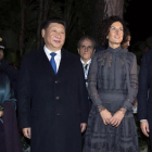 De derecha a izquierda: Renzi, junto a su esposa, Agnese Landini, el presidente chino, Xi Jinping, y la esposa de este, Peng Liyuan, en un encuentro en Santa Margherita di Pula (Cerdeña), este miércoles.